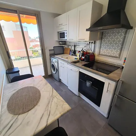 公寓 Beautiful Studio-Large South Terrace - Parking 滨海卡涅