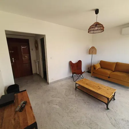 Beautiful Studio-Large South Terrace - Parking 公寓 *