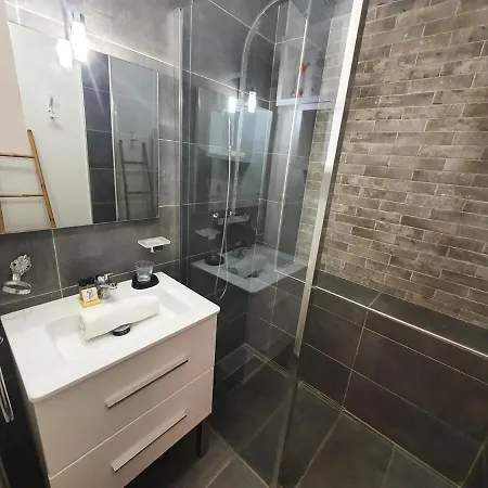 公寓 Beautiful Studio-Large South Terrace - Parking *